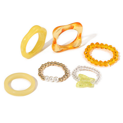 Moteriškų žiedų rinkinys – skirtingi modeliai ir skaičius