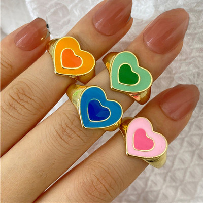 Moteriškų žiedų rinkinys – skirtingi modeliai ir skaičius