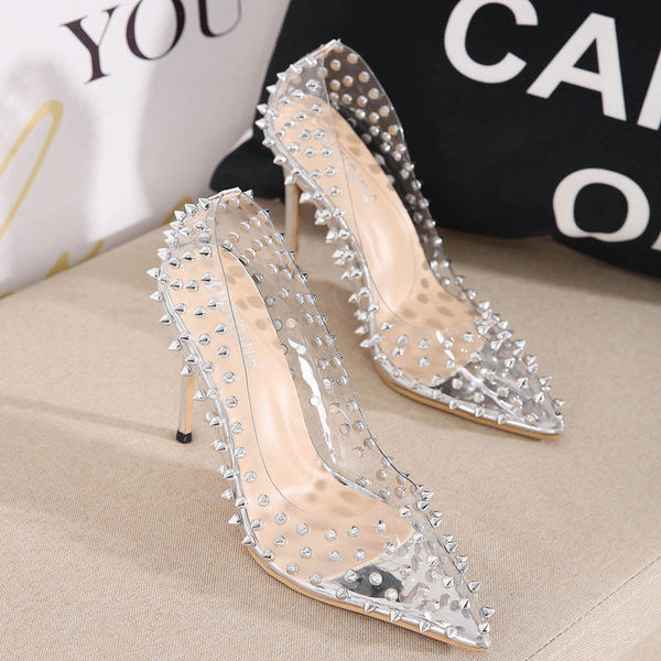 Модерни прозрачни обувки с метални пулове