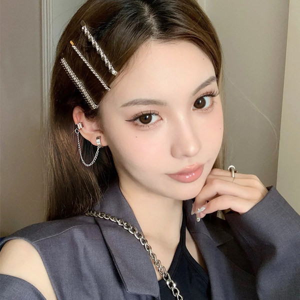 Нов модел дамски обеци с метална верижка