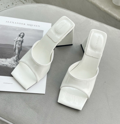 Дамски чехли с дебел ток - изкуствен лак