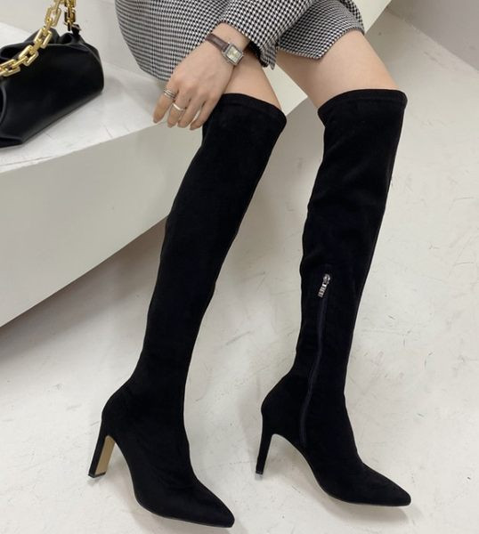 Дамски чизми, заострен модел с ток 8 см