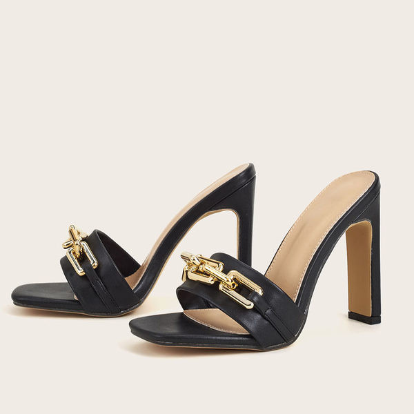 Дамски чехли на висок ток с метална декорация 