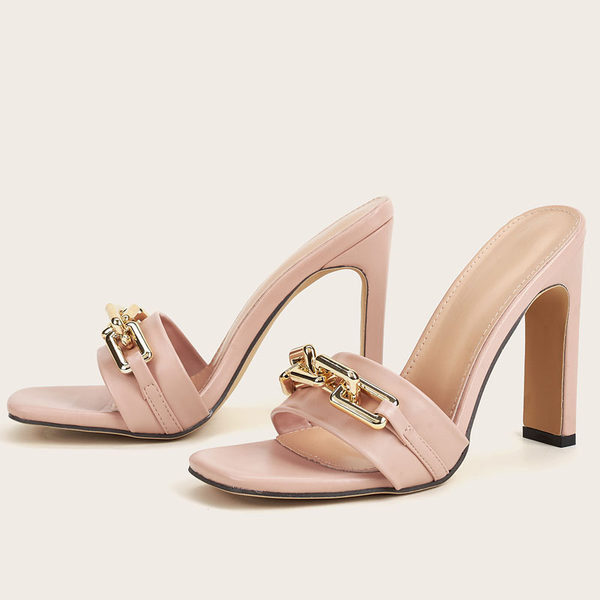 Дамски чехли на висок ток с метална декорация 