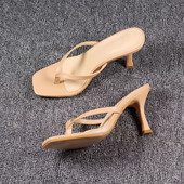 Дамски чехли от изкуствена кожа в черен и бежов цвят