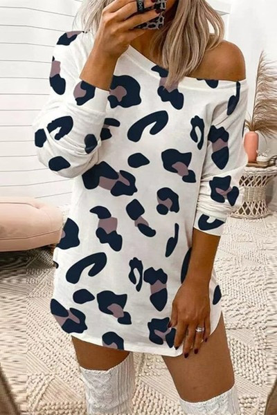 Ежедневна рокля с дълги ръкави и животински принт