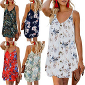 Къса лятна рокля с копчета и тънки презрамки