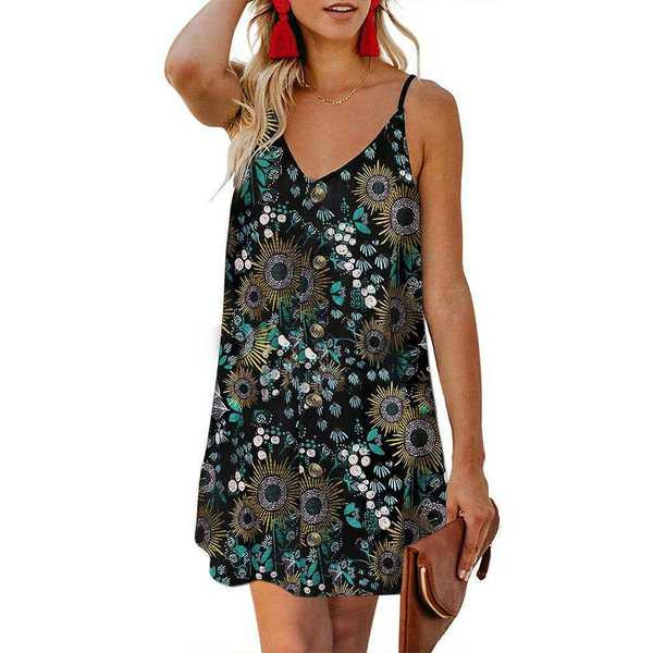 Къса лятна рокля с копчета и тънки презрамки