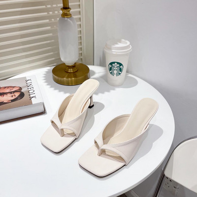 Модерни чехли с каишки между пръсти