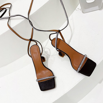 Стилни дамски обувки на висок ток с кръстосани връзки