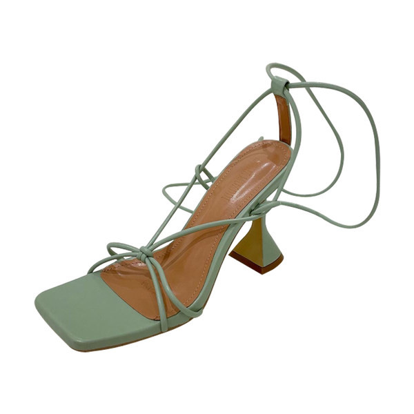 Модерни сандали на ток с тънки каишки