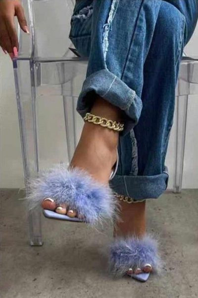 Дамски заострени сандали с пух и метална верига 