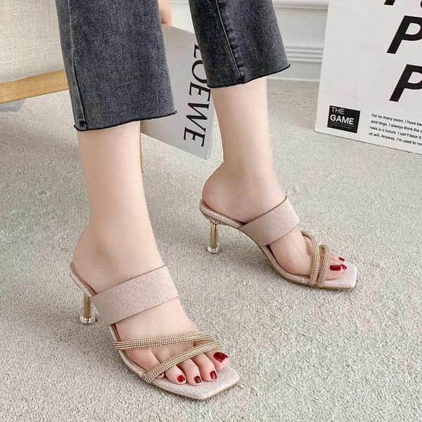 Дамски чехли на ток и каишки с декоративни камъни