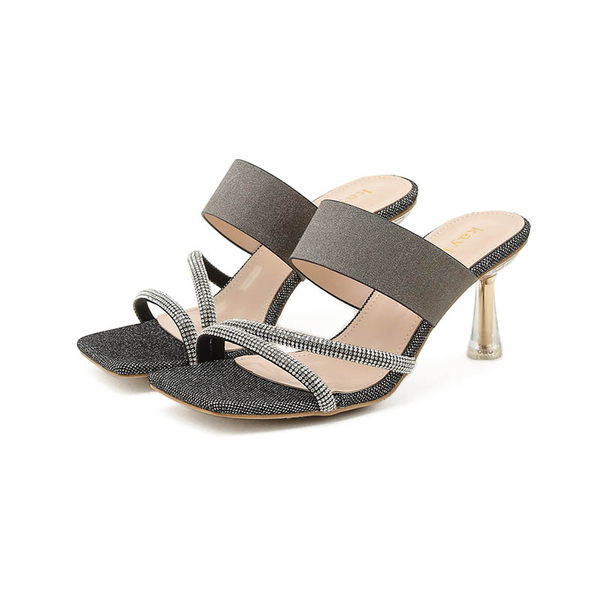 Дамски чехли на ток и каишки с декоративни камъни