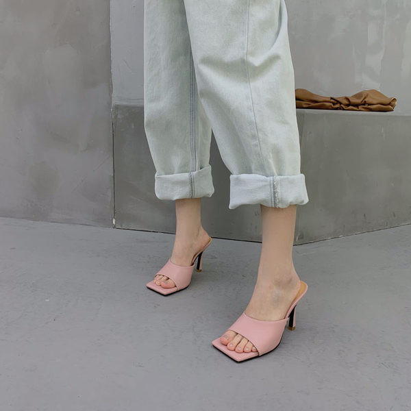 Модерни чехли от еко кожа с ток 8см