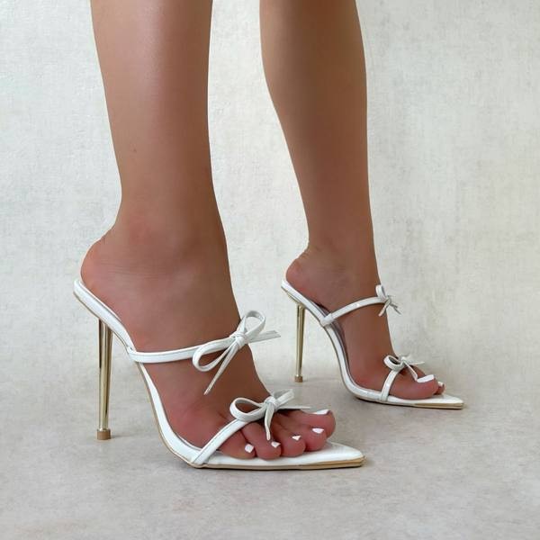 Модерни чехли заострен модел с тънки каишки и панделки