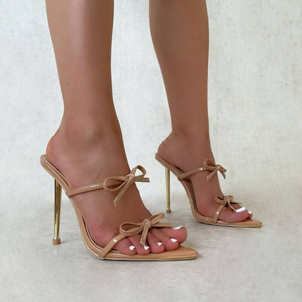 Модерни чехли заострен модел с тънки каишки и панделки