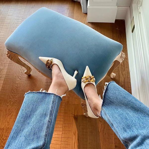 Дамски заострени обувки с висок ток 7см и метална верига 