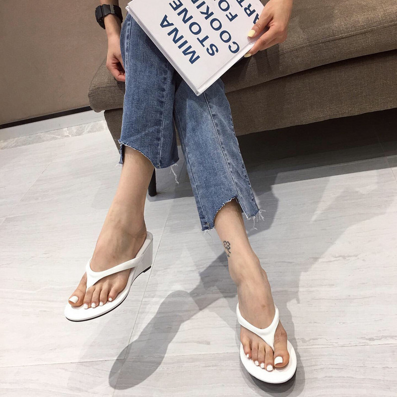 Нов модел дамски кожени чехли през пръсти