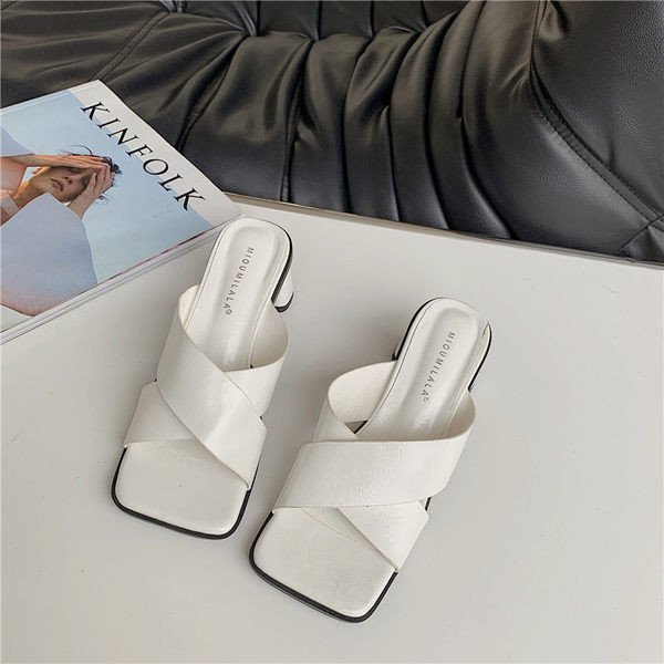 Дамски чехли на ток от изкуствена кожа 