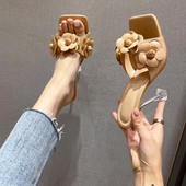 Női papucs új modellje 3D elemmel és 8 cm magas sarokkal