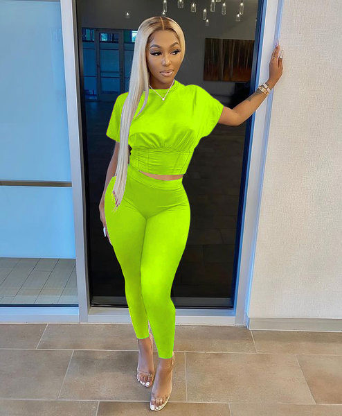 Дамски ежедневен комплект - тениска и панталон