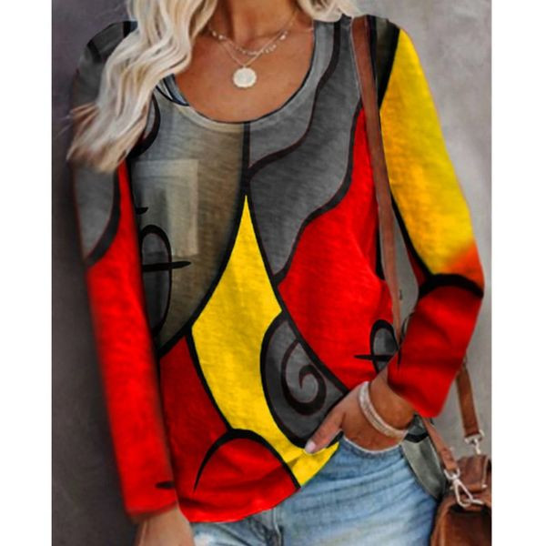 Цветна дамска блуза с овално декотле 