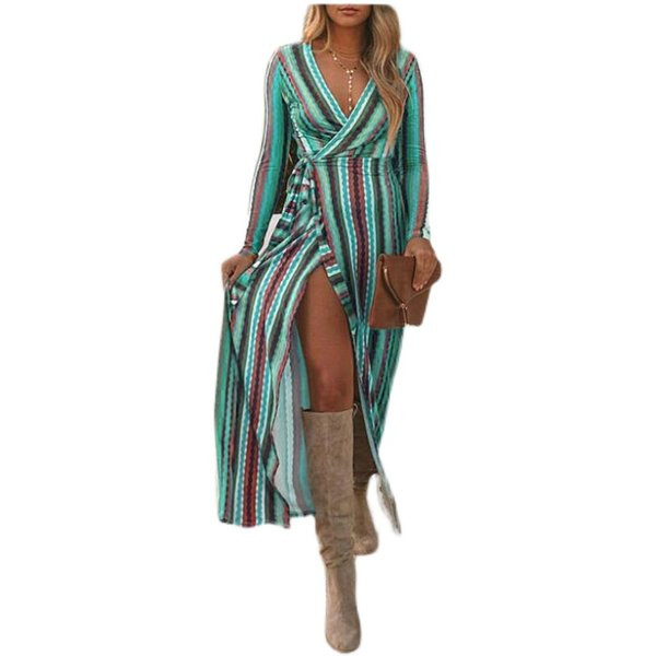 Раирана дамска рокля с дълъг ръкав и шпиц деколте