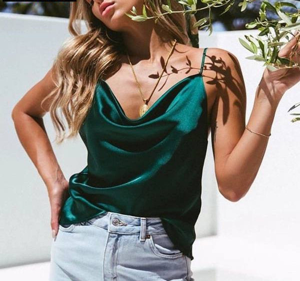 Дамски потник с шпиц деколте  и тънки презрамки 