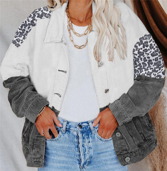 Дамско яке с копчета и класическа яка 