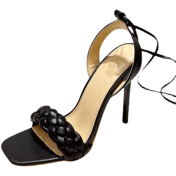 Дамски сандали на висок ток  и тънки връзки 