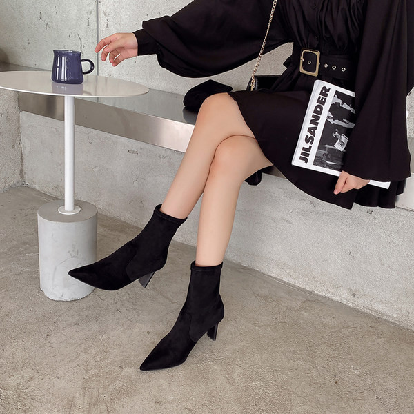 Дамски боти от изкуствена кожа в черен цвят 