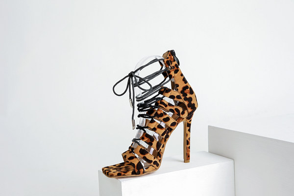Дамски сандали с връзки и леопардов принт