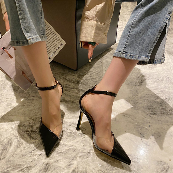 Дамски кожени обувки - заострен модел в два цвята