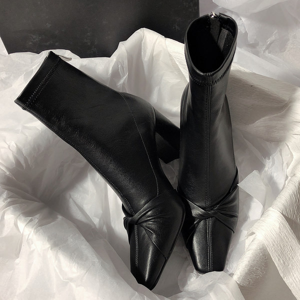 Актуални дамски боти с цип от еко кожа