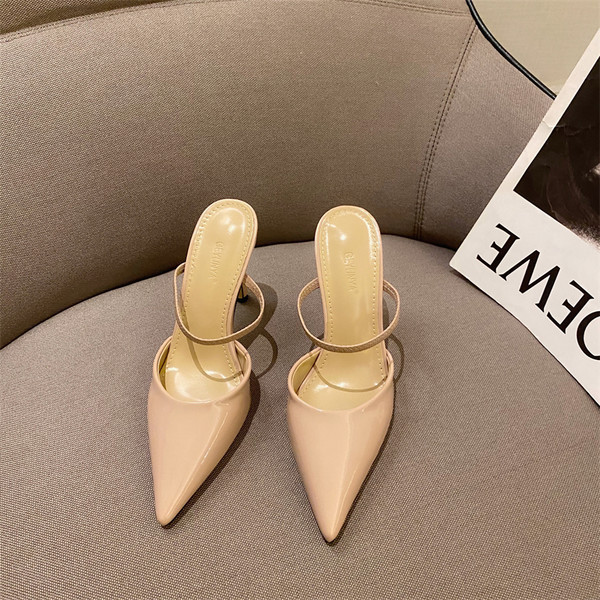 Дамски чехли заострен модел с тънък ток 