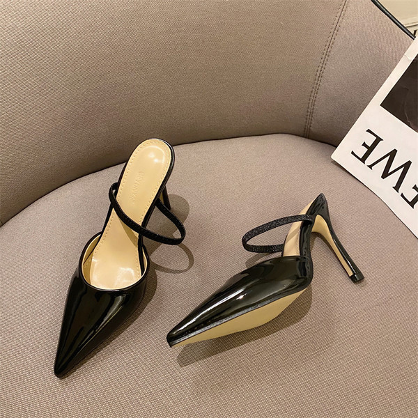 Дамски чехли заострен модел с тънък ток 