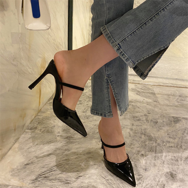 Дамски чехли заострен модел с тънък ток 