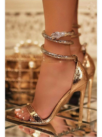 Елегантни сандали в златист цвят с декоративни камъни