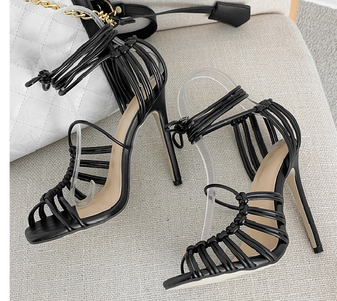 Дамски модерни сандали с връзки и ток 