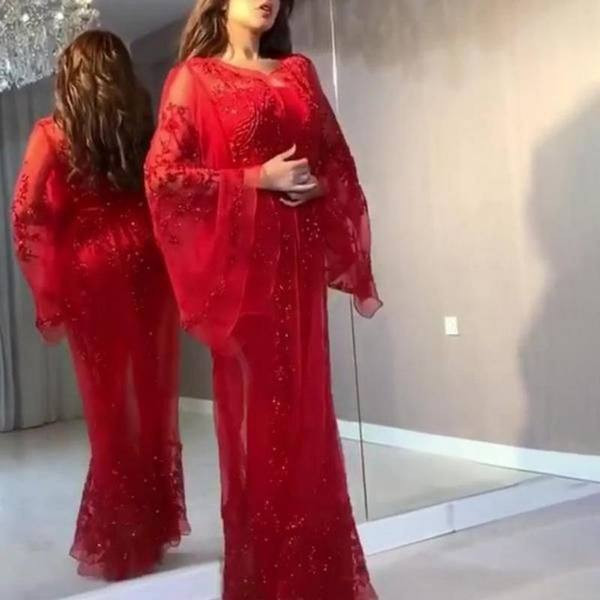 Стилна дамска дълга рокля с разкроени ръкави и бродерия