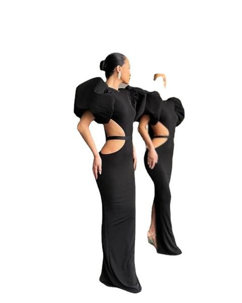 Елегантна рокля с колан и изрязани части в черен цвят