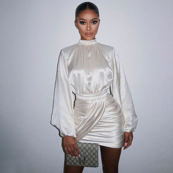 Сатенена дамска рокля с дълъг ръкав 