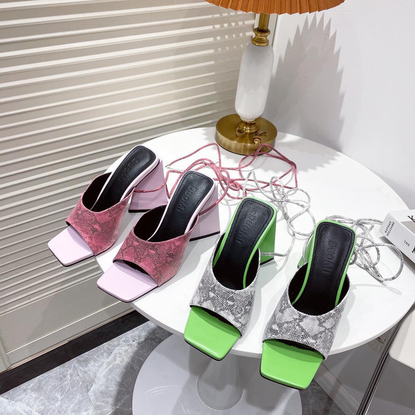 Дамски сандали с животински десен и дебел нестандартен ток