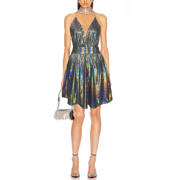 Стилна дамска рокля с шпиц деколте - разкроен модел