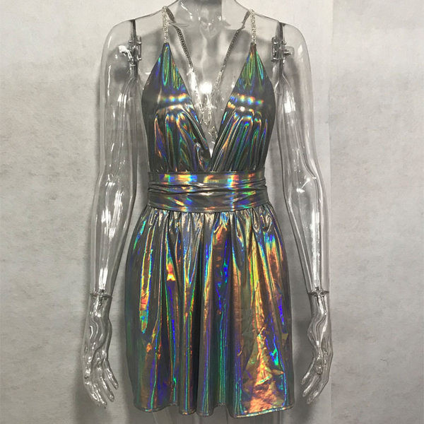 Стилна дамска рокля с шпиц деколте - разкроен модел