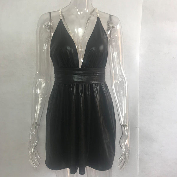 Стилна дамска рокля с шпиц деколте - разкроен модел