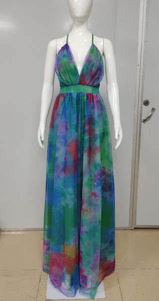 Разкроена рокля от тюл в преливащи се цветове