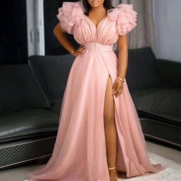 Дълга дамска рокля с буфан ръкави и шпиц деколте 