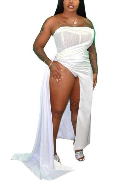 Дълга дамска рокля с цепка в бял цвят